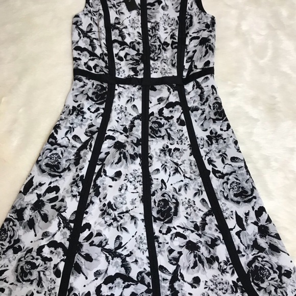 Woman’s dress - Picture 3 of 8